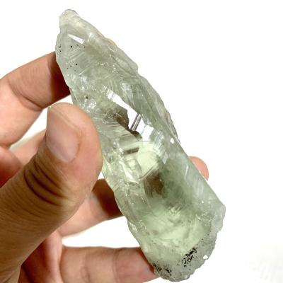 China Home Healing Crystal Reiki Gemstone Gravel Stone Wholesale Prasolite Rough Green Raw Rock Quartz Display Europe for sale