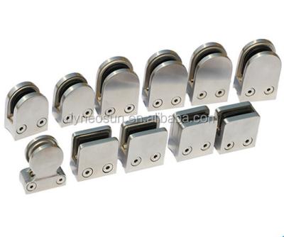 China Stainless Steel Outdoor Glass Balustrade Metal Glass Clamp Hanging Flat Glass Clamp for sale