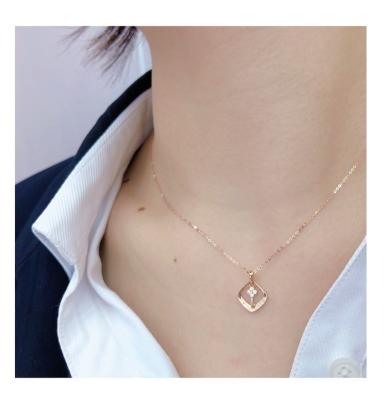 China CLASSIC Shaped Gold Necklace Pendant Charm Slim Chain Necklace Pendant for sale