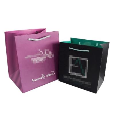 China Recyclable Eco Friendly Wholesale Smart Retail Shopping Paper Bag For Clothes for sale