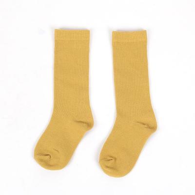 China 2021 Preferable high quality custom made pure cotton sports socks in medium tube odorless and wear-resistant leisure breathable socks for sale