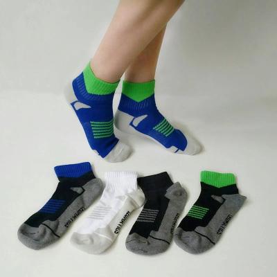 China Hot Selling Men's Terry Socks Fashionable Custom Logo Cotton Breathable 100% Men's Leisure Socks Outdoor Fitness Socks for sale