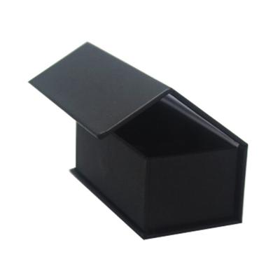 China Handmade Custom Gift Packaging Paper Foldable Magnetic Gift Box for sale