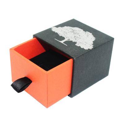 China Cardboard jewelry case and box MOQ 500pcs 1200gsm cardboard+157gsm high quality lacquer gift hot sale velvet jewelry earring packaging paper box for sale