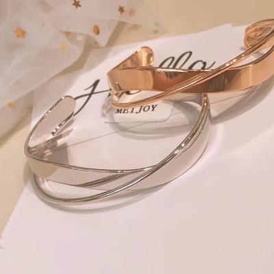 China FASHIONABLE Bangle Bracelets Mobius Band Stainless Steel For Women Mens Blank Cuff Gold Bangle Custom for sale