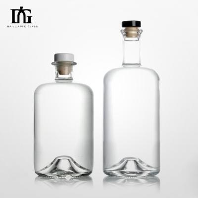 China WHISKY 750ml Clear Flint Glass Bottle with Classical Round Design and Glass Collar for sale