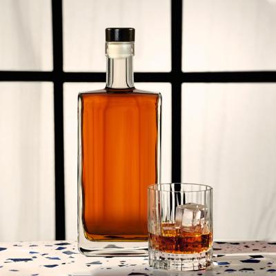 China Leak-Free Stopper 500ml Whiskey Glass Bottle for Custom Electroplating and Engraving for sale