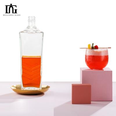 China Customized 700ml Clear Glass Wine Bottle for Liquor Spirits Industrial Capacity 700ml for sale