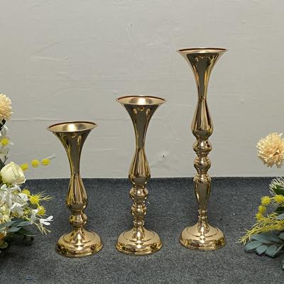 China Vintage Home Luxury Wedding Decoration Stick Crystal Wedding Candle Holder Rustic Brass Flower Stand Crystal Candle Holder For Wedding for sale