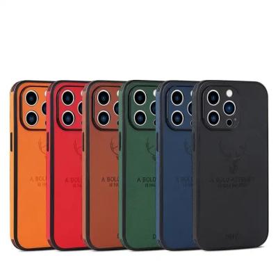 中国 Deer Pattern Leather TPU Mobile Phone Case for iPhone 15 Pro Max 14 Pro Camera Lens Protection 販売のため