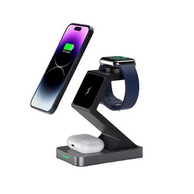 China 500PC Free Logo Service 3 In 1 Charging Station With Magnetic Wireless Charger Pad for sale