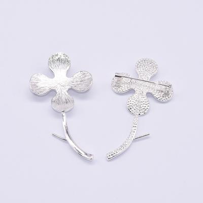 China Souvenir Gift New Fashion All-match Four Leaf Clover Brooch Neck Pin For Wife for sale