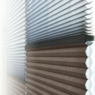 Chine 16-20-26-38-45mm Blinds de nid de miel Le parfait ajustement pour les fenêtres de salle de bains durables à vendre