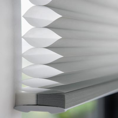 China 16-20-26-38-45mm Indoor Honeycomb Blinds voor flexibele en diverse verlichtingsoplossingen Te koop