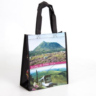 China New fashion travel souvenir packaging bag recyclable non-woven hot pressing shopping bag for sale