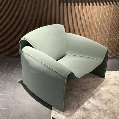 China Luxury Comfortable Stylish Real Leather Accent Chair Modular Home Modern Simple Leather Chair Living Room Leisure Lounge Chair for sale