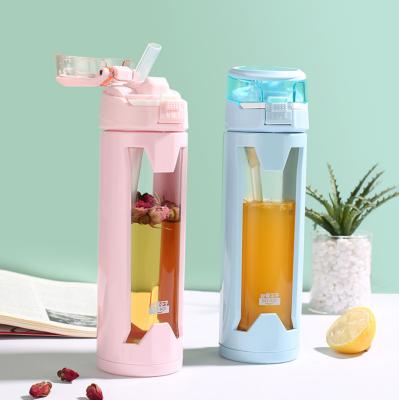 China Hot Sale Beverage Insulated Fashion 450ml Portable Glass Water Bottles With Silicone Sleeve Drinking Straws for sale