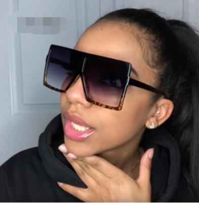 China Queena Mirror Sunglasses 2020 Fashion Sunglasses Oversized Ladies Classic Square Glass Sun Glasses Women Big Shade Square Sun Glasses for sale