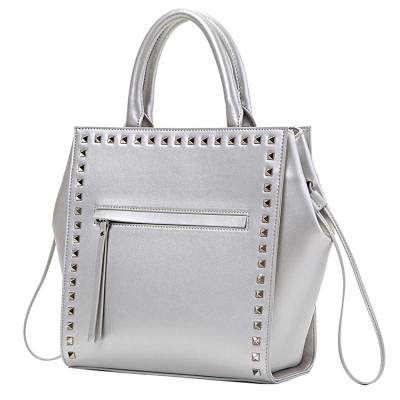 China Madame en cuir Big Capacity Tote Stylish Handbag With Rivet de Madame Sliver Color Vegan for sale