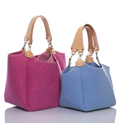 China Fashion Bag 2020 Custom Logo Leather Handle Fully Protective / Eco - Friendly Felt Tote Bag for sale