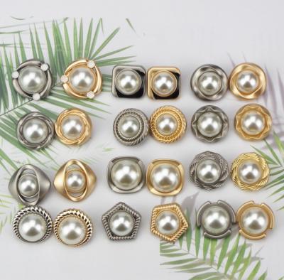 China Viable Manufacturers Wholesale Accents Hand-Sewn Pearl Combination Button Alloy Button for sale