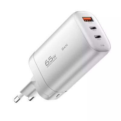 China Adaptador de viagem USB tipo-c de 3 portas de 65W GaN para carregamento de alta velocidade de vários dispositivos à venda