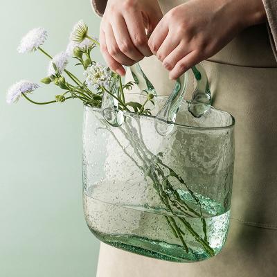 China Minimalist Creative Mini Hydroponic Glass Greenhouse Flower Arrangement Handbag Flower Vase Wedding Centerpiece Home Decors for sale