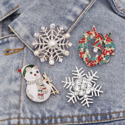 China Creative Diamond Snowflake Snowman Bell Christmas Tree Brooches Pins Pins New Unisex Christmas Jewelry for sale