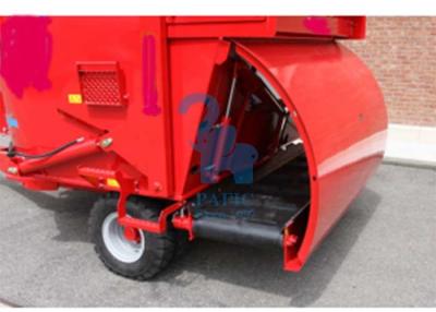 China Electronic Vertical Feed Mixer Tractor With 5pcs Bigger Knives Per Auger for sale