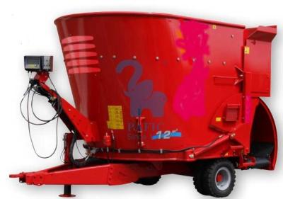 China Movable Livestock Feed Grinder Mixer , Large Volume Sheep Feed Grinder And Mixer for sale