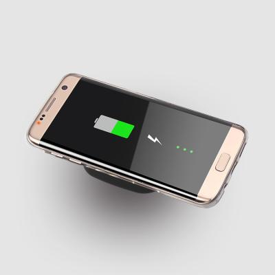 China Universal Mobile Phone 2021 Power Bank Magnetic Wireless Charger Phone Charger Slick Bank for sale