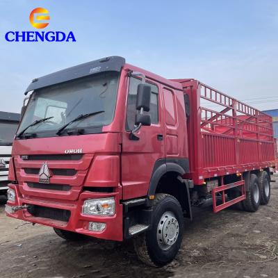 China SINOTRUCK HOWO Second Hand Box Cargo Truck 6x4 Used Van Cargo Truck 8214x2496x3386 for sale