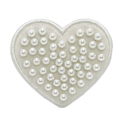 China New Fashion Handmade Custom Beaded Heart Beaded Tinplate On Patch for sale