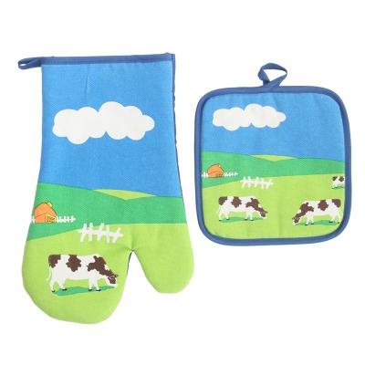 China 2021Cute Minimalist Cow Printing Animal Oven Mitts Plush Animal Funny Kitchen Oven Gloves Potholder Oven Glove for sale