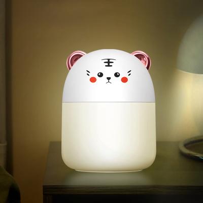 China OEM Mini Portable USB Car Air Innovations Multi Color Lights Ultrasonic Mist Diffuser Humidifier for Mother and Baby for sale