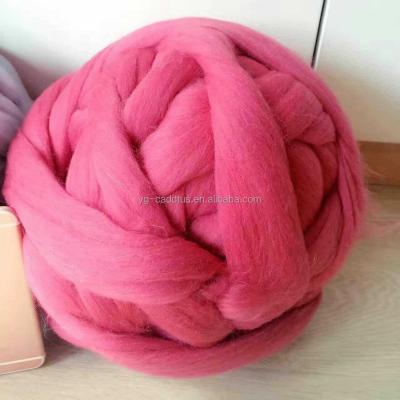 China 66S viable, 21mic, 6cm, 100% wool chunky arm knitting jumbo yarn super bulky merino wool yarn for sale