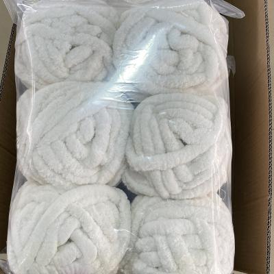 China Anti-pilling 2cm, Chunky Knit Anti pilling Big Baby Soft Blanket Yarn Hand Knitted Yarn 100% Polyester Chenille Hand Knit Crochet Yarn for sale