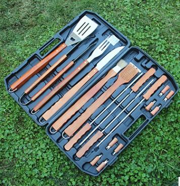 China Easily Cleaned Customizable Logo 18pcs Stainless Steel Barbecue BBQ Accessories Grill Tool Kit With Wooden Handle for sale