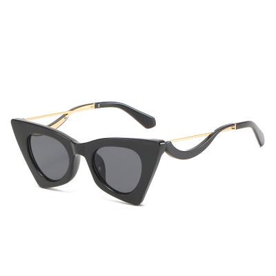 China Fashion Sunglasses Wholesale Different Design Cheap Unique Shades Women Sunglasses 2815 for sale