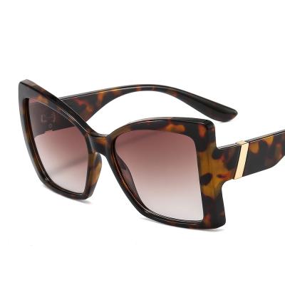 China Famous Fashion Sunglasses Brand Design Vintage Fashion Butterfly Frames Women Sunglasses 2126 for sale