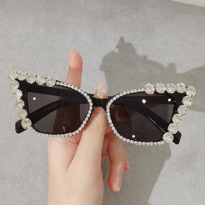 China Fashion Newest Diamond Sunglasses Women Rhinestone Frame Cat Eye Sun Glasses Luxury 2021 Glass Sun Glasses L97075 for sale