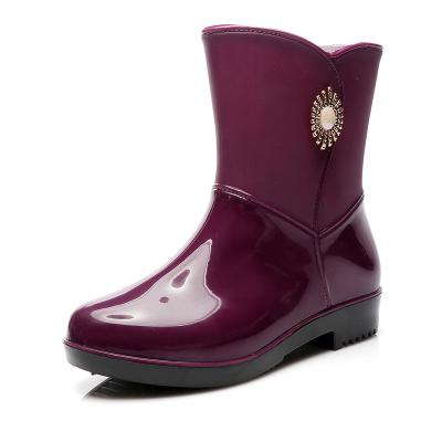 China Fashion Trend Women's Anti-Slip Rubber Rain Boots Sole Short Garden Shoes Waterproof Booties for sale