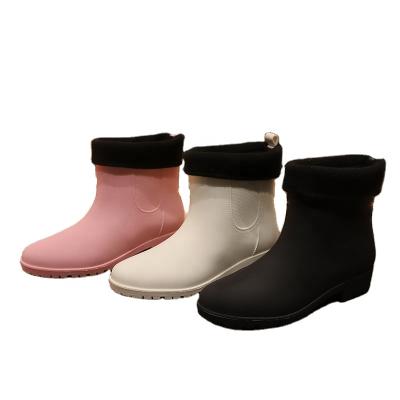 China Fashion Trend Fashion Trend Ankle Boots Mid-heel Shortsleeve Water Shoes Women's Low Top Rainproof Ladies Shoes Women's Casual Shoes for sale