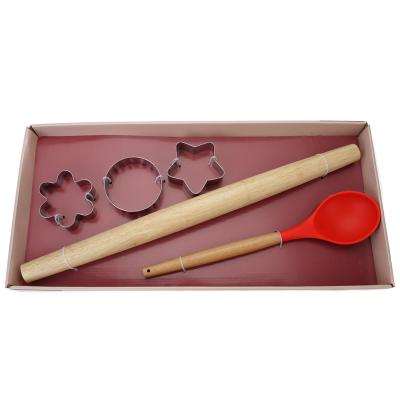 China Viable Hot Selling Custom Silicone and Stainless Steel Baking and Cake Tools Holiday Cookie Cutters Set for sale