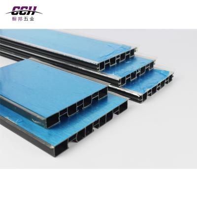 China Modern Waterproof PVC Sideboard Skirting Board Aluminum Baseplate Embossed Plinth Flooring Accessories for sale