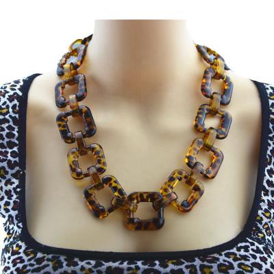 China Iced Out Color Fashion Acrylic Necklaces , Modern Women Acrylic Link Necklace for sale