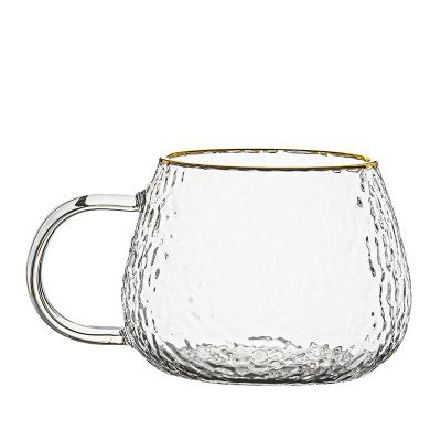 China New Stocked Simple Japanese Style Hammered Gold Rim Glasses Home Drinking Glass With Cold Handle Drinks Cup for sale