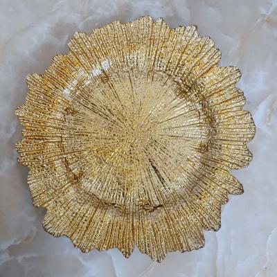 China Disposable HY Bulk Charger Plates Wholesale  Wedding Crystal Clear Beaded Rim Reef Silver Gold Glass Charger Plates for sale