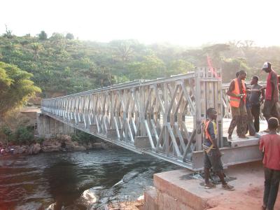 China De Brug van de het Staalbundel van Vestingmuur van het houtdek Compact met Enige Steeg Te koop