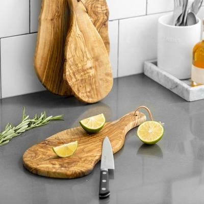 China Real Viable Natural Olive Wood Irregular Shape Fruit Cake Bread Meat Serving Cutting Cutting Board with Handle for sale